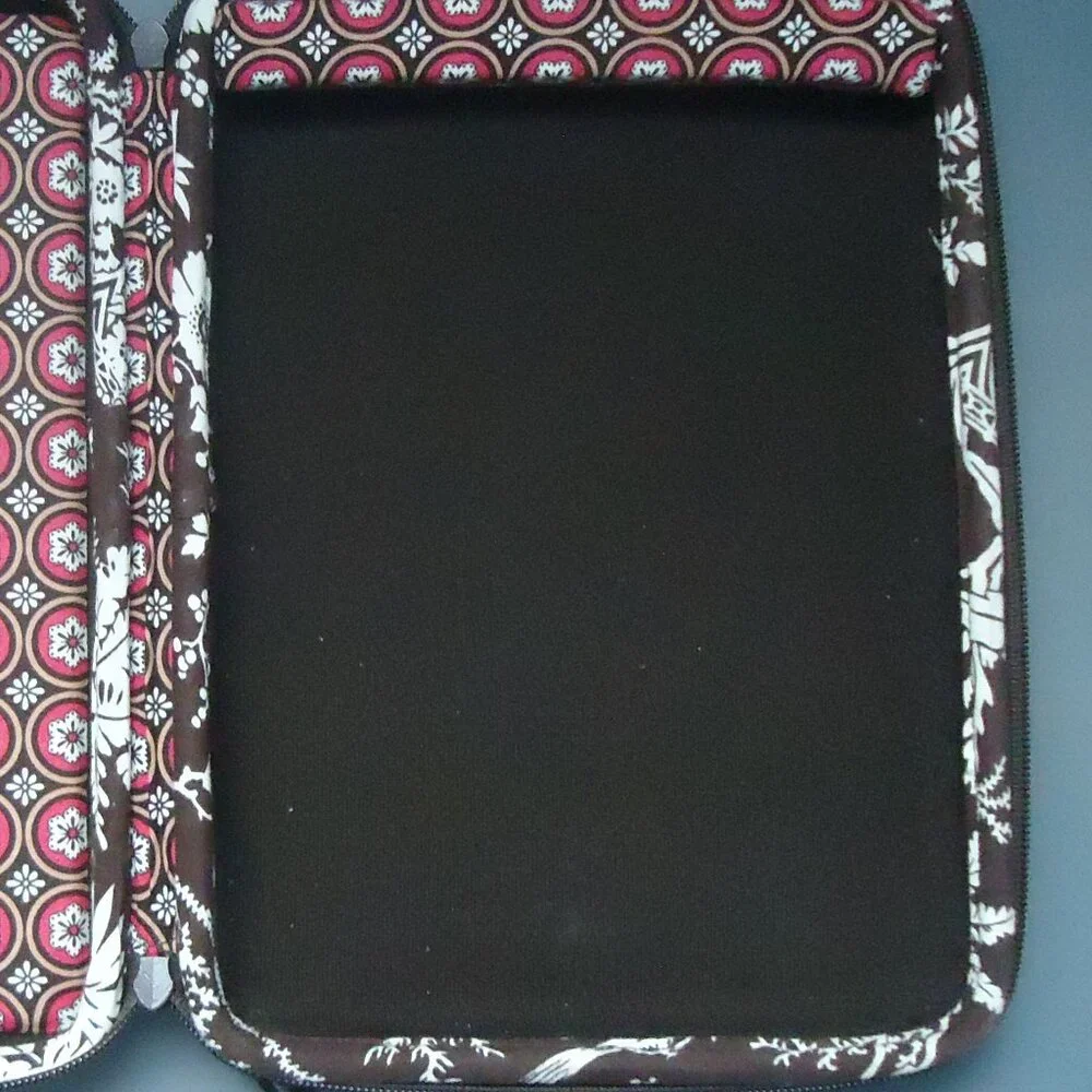 Vera Bradley laptop computer travel hardshell case.